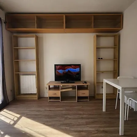 Lumineux, Confortable Et Calme, Parking Apartment