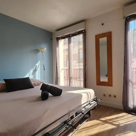 Lumineux, Confortable Et Calme, Parking *