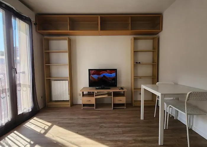 Lumineux, Confortable Et Calme, Parking Lägenhet