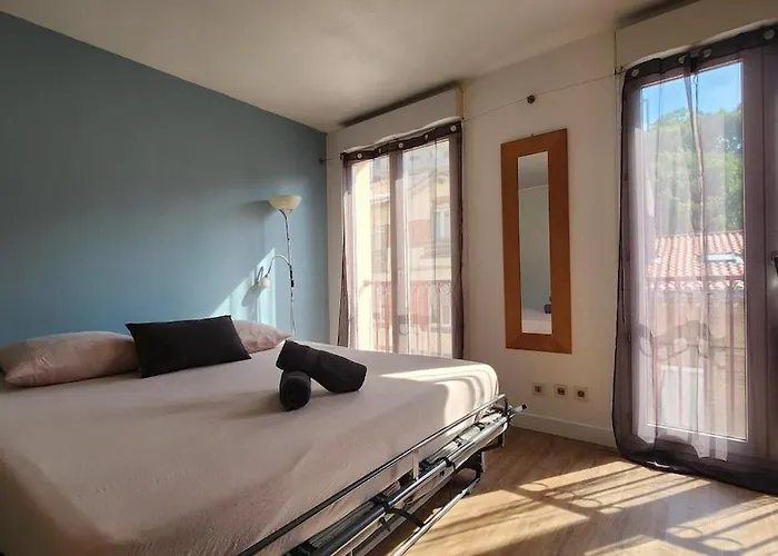 Lumineux, Confortable Et Calme, Parking *